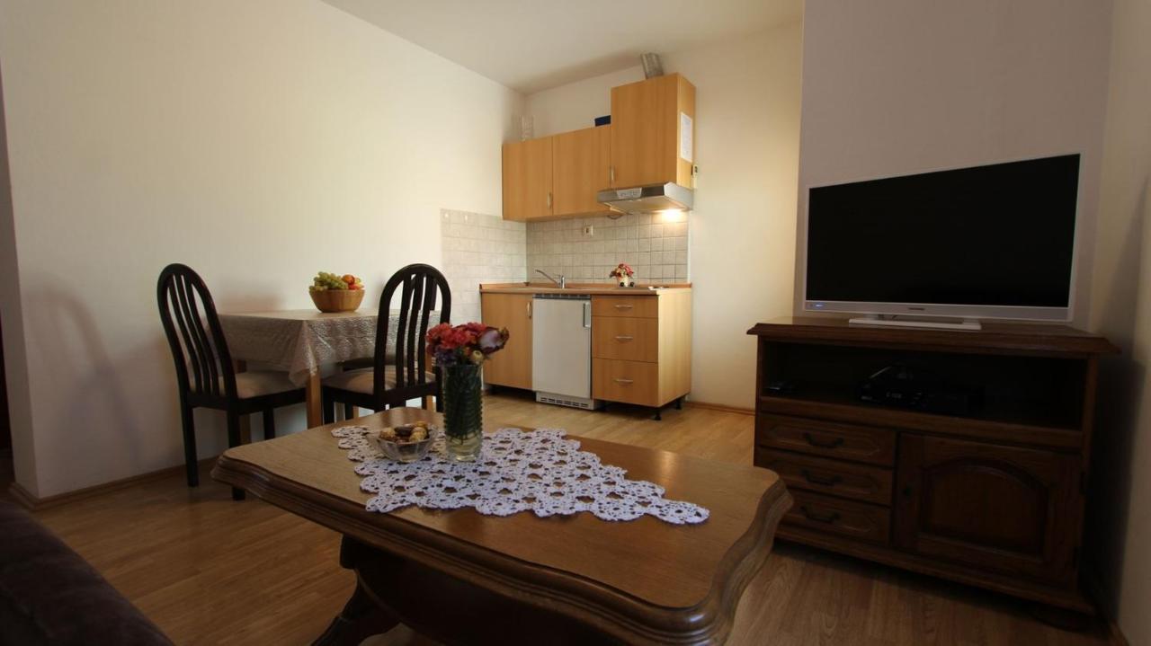 Apartments Grzetic Малинска Экстерьер фото