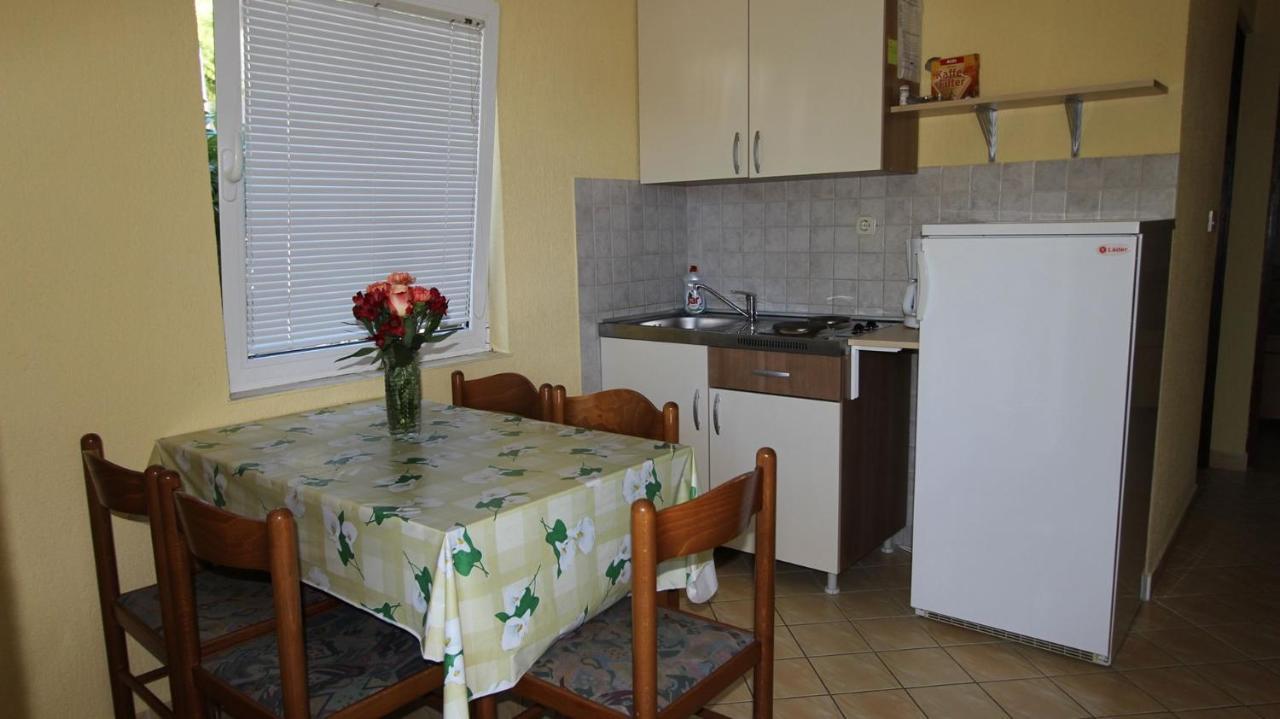 Apartments Grzetic Малинска Экстерьер фото