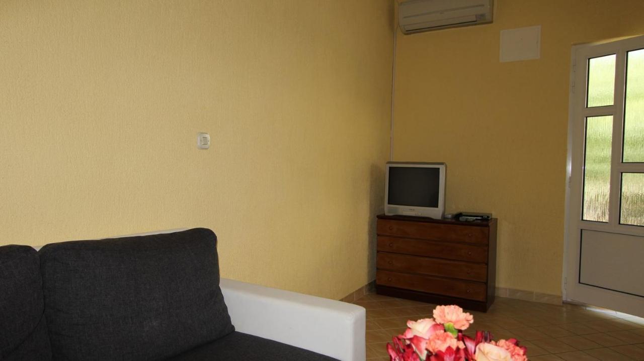 Apartments Grzetic Малинска Экстерьер фото