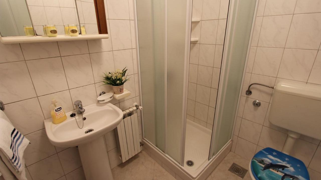 Apartments Grzetic Малинска Экстерьер фото